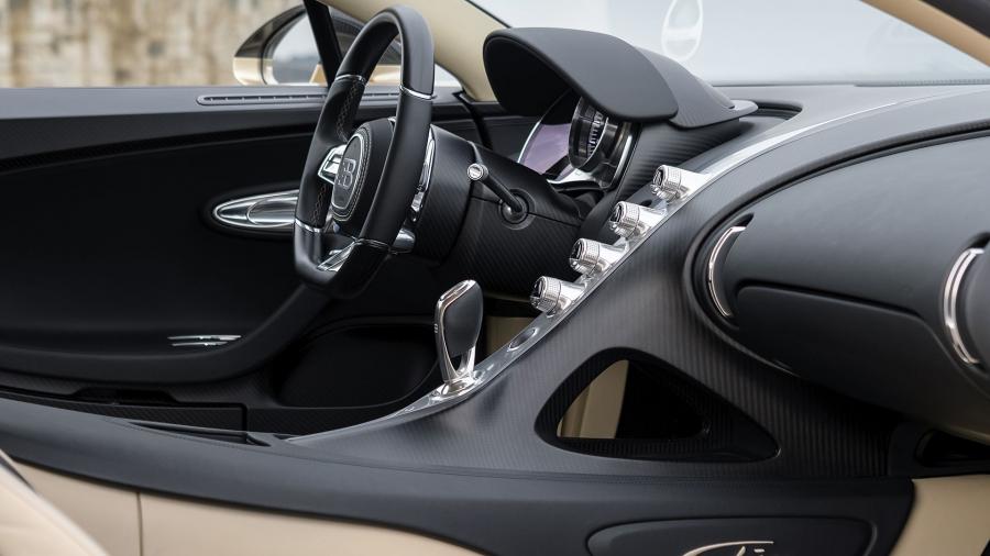 Интерьер Bugatti Chiron 2017 года  (WW) (фото 62 из 67)